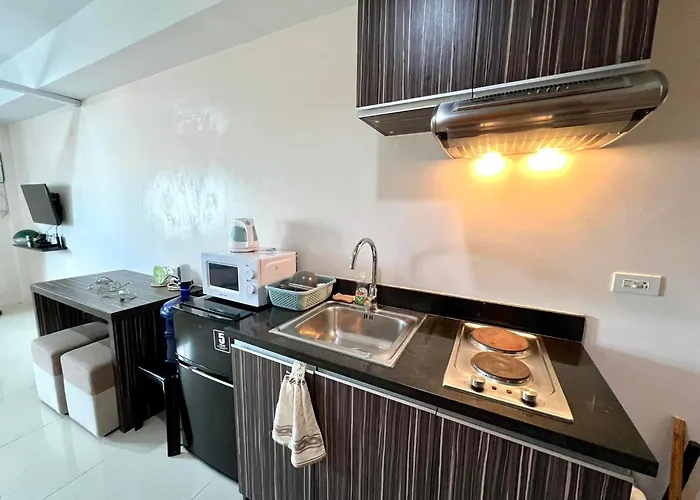 Persimmon B Lägenhetshotell Cebu